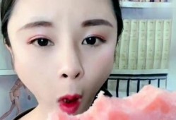 外国网红美女吃瓜,一场跨国界的“吃瓜”盛宴